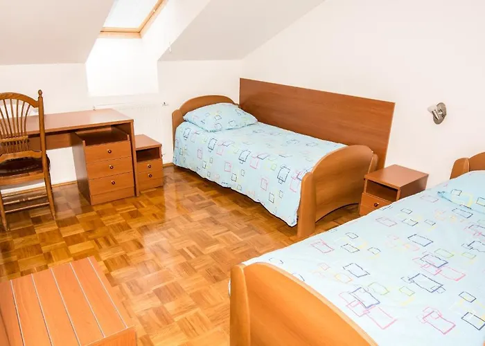 Hiša za goste Jersin 2*